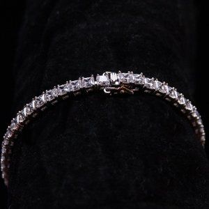Black Dress Collection Beautifully Brilliant Swarovski Tennis Bracelet RARE FIND